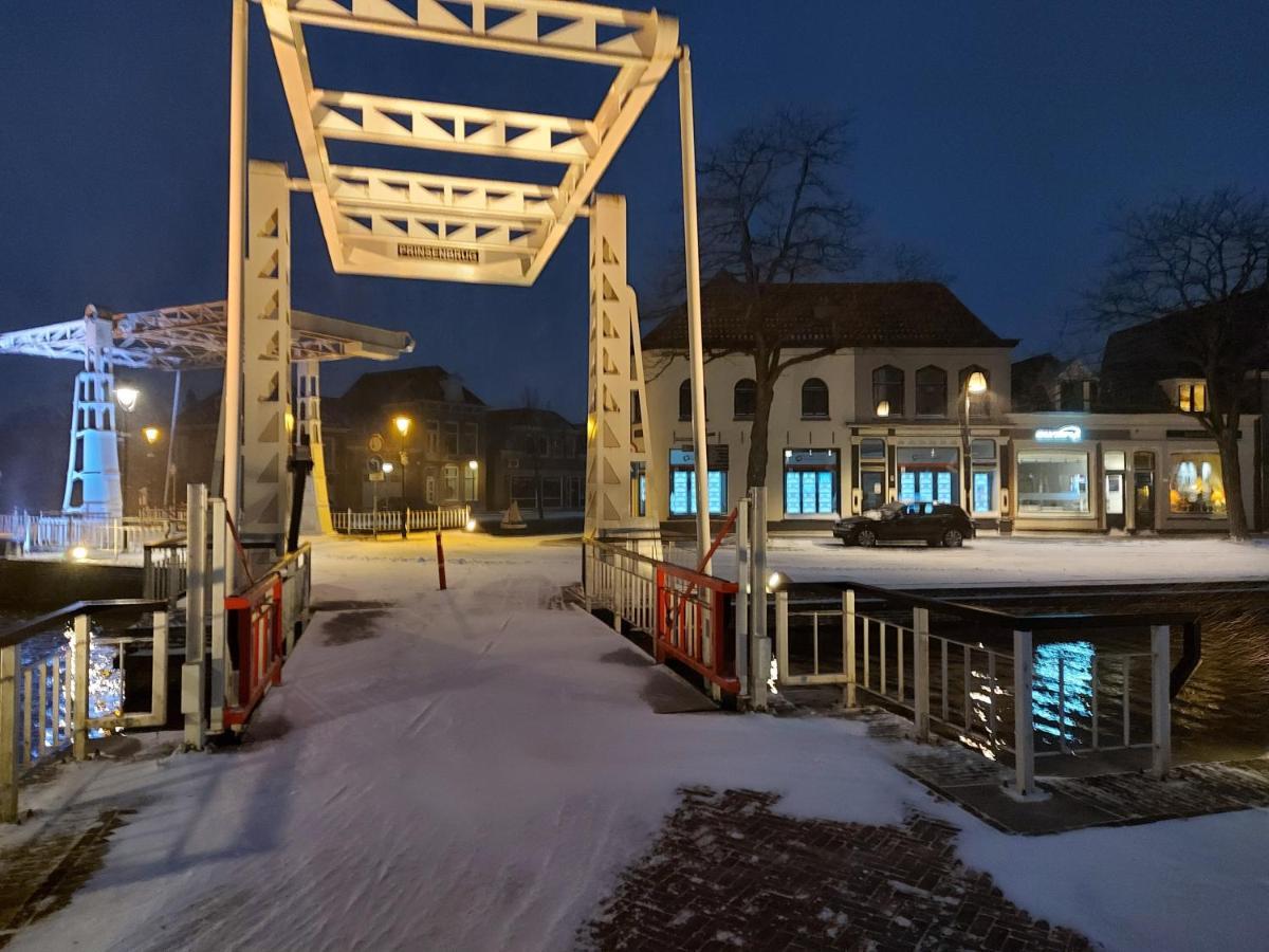 Airbnb 'Logeren Aan Het Plein' In Het Centrum Van Meppel Exterior photo