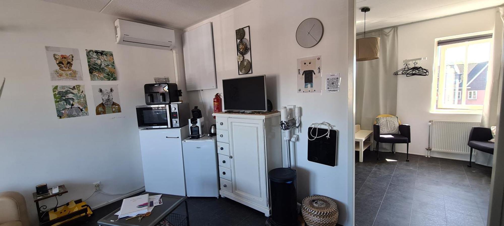 Airbnb 'Logeren Aan Het Plein' In Het Centrum Van Meppel Exterior photo